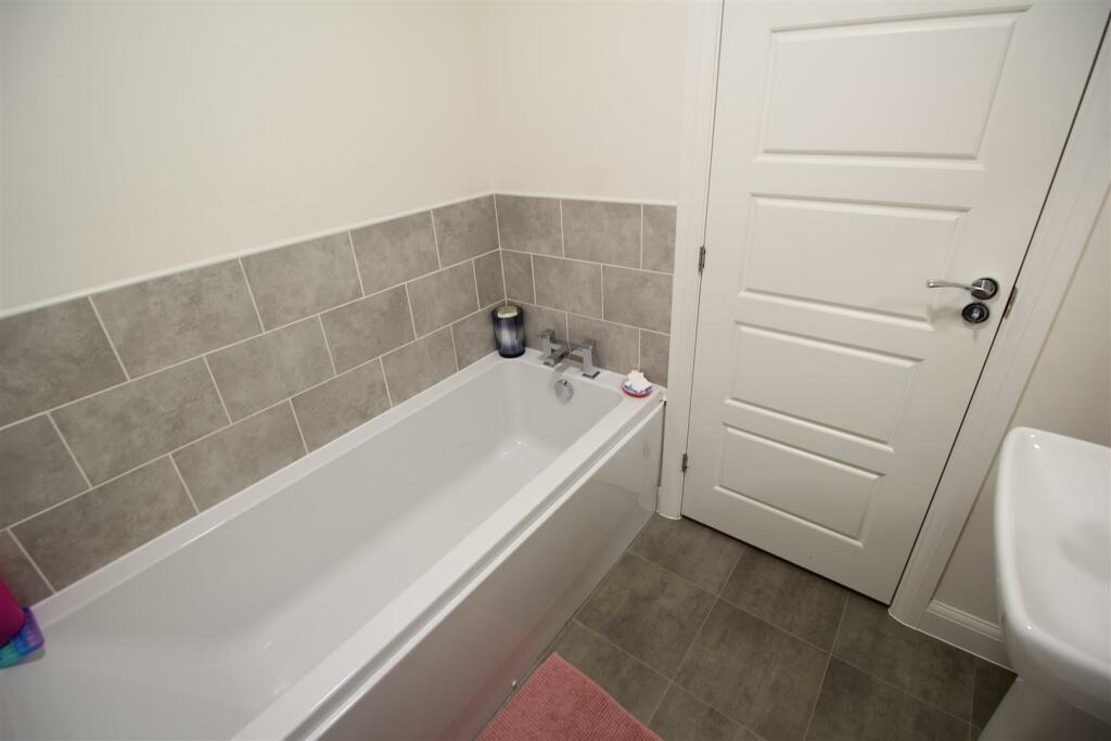 Additional property image - Rambling Walk, Clayton, Bradford