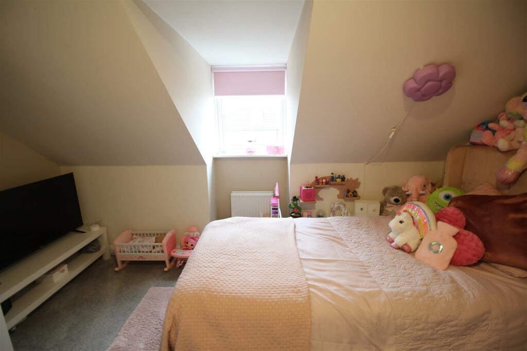 Additional property image - Rambling Walk, Clayton, Bradford