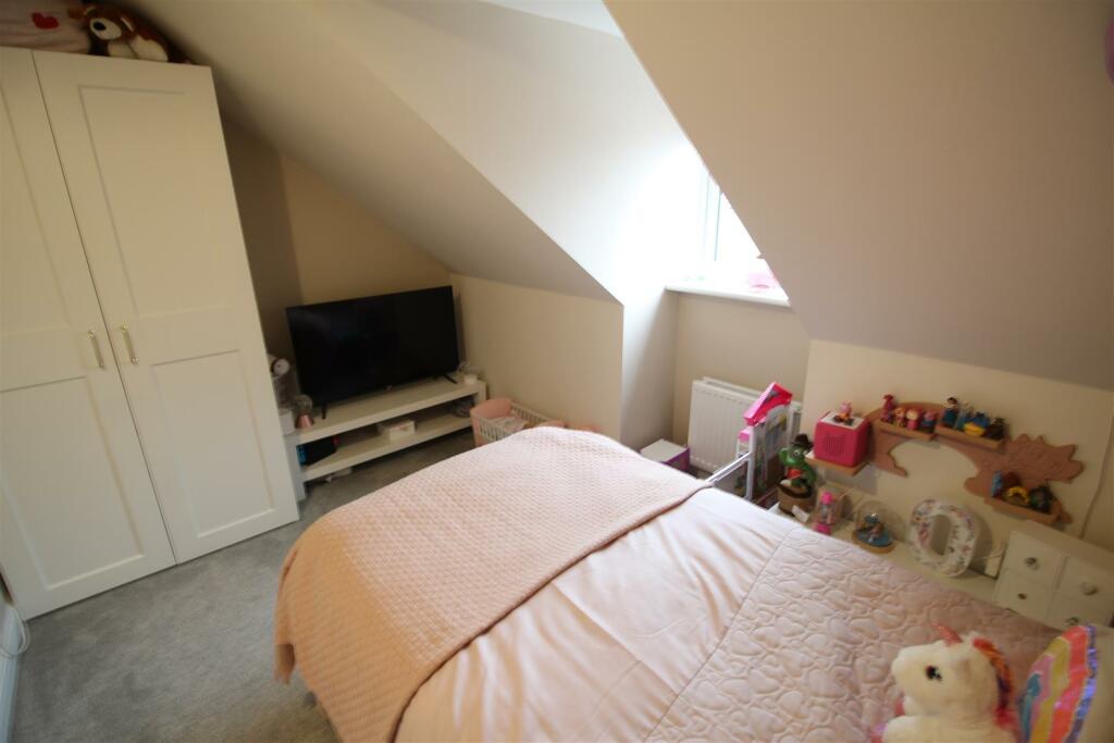 Additional property image - Rambling Walk, Clayton, Bradford