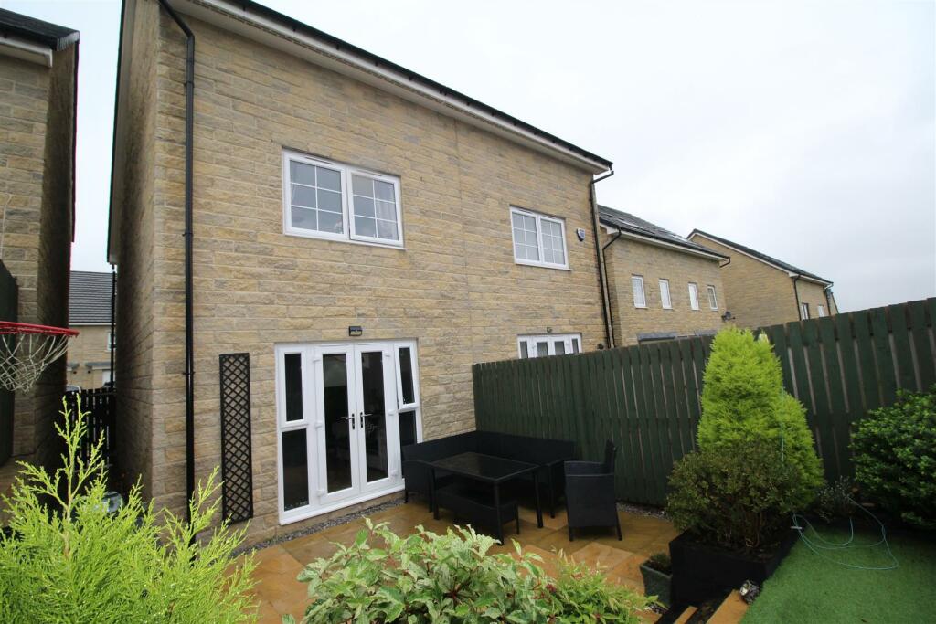 Additional property image - Rambling Walk, Clayton, Bradford