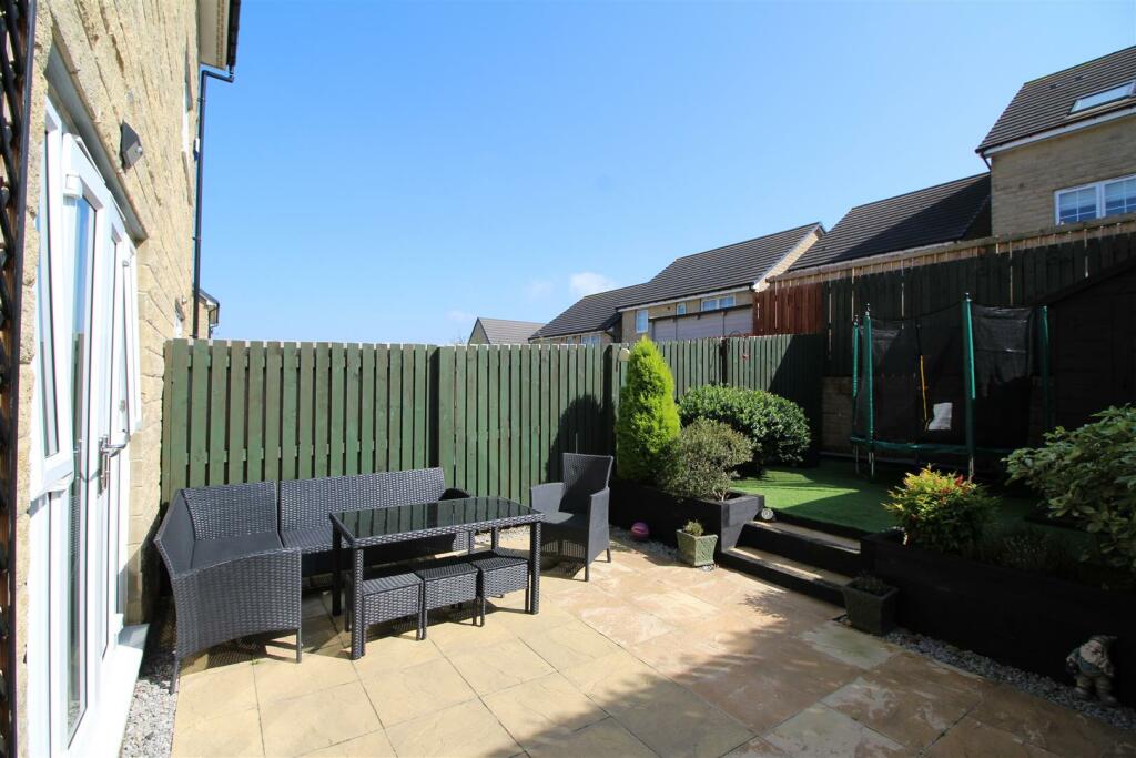 Additional property image - Rambling Walk, Clayton, Bradford
