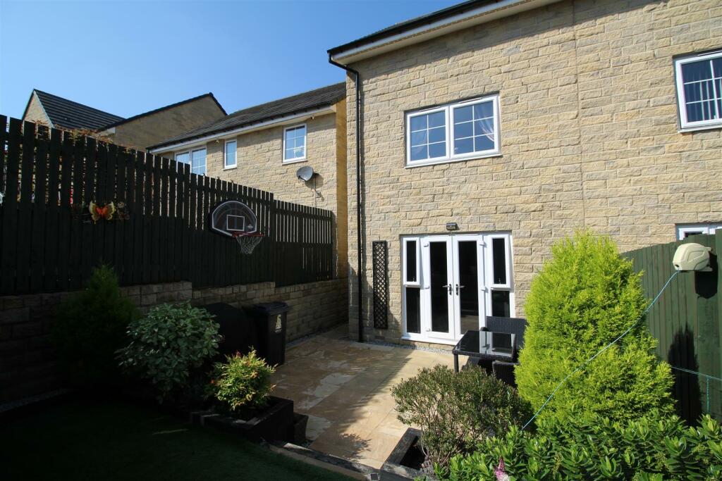 Additional property image - Rambling Walk, Clayton, Bradford