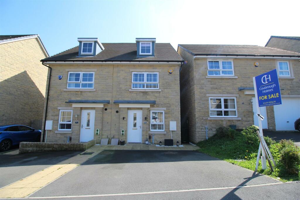 Additional property image - Rambling Walk, Clayton, Bradford