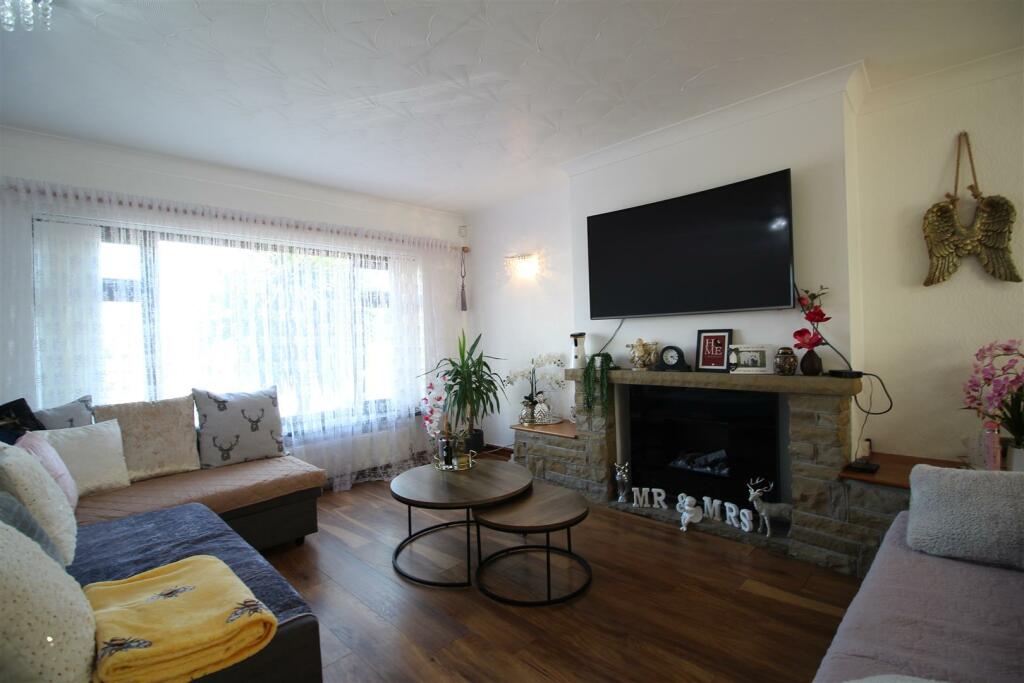 Additional property image - Park House Crescent, Low Moor, Bradford