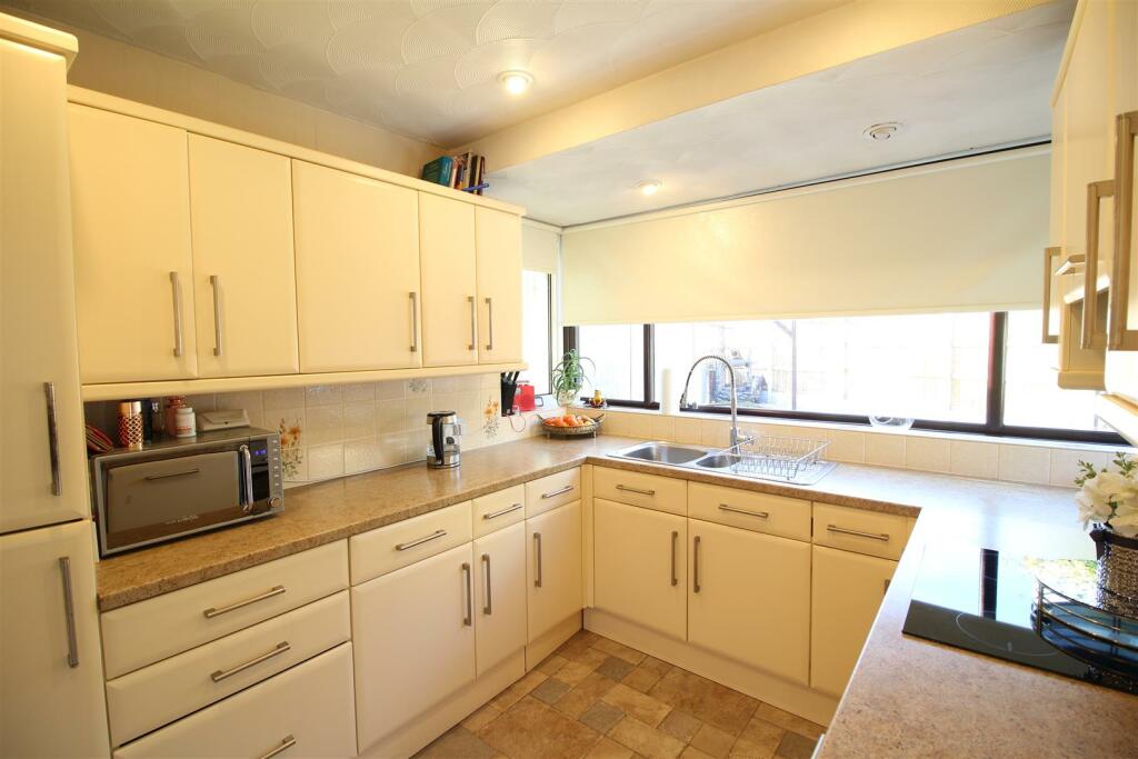 Additional property image - Park House Crescent, Low Moor, Bradford