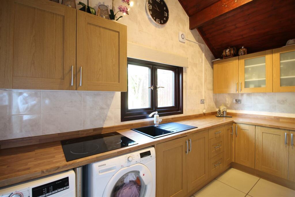 Additional property image - Park House Crescent, Low Moor, Bradford