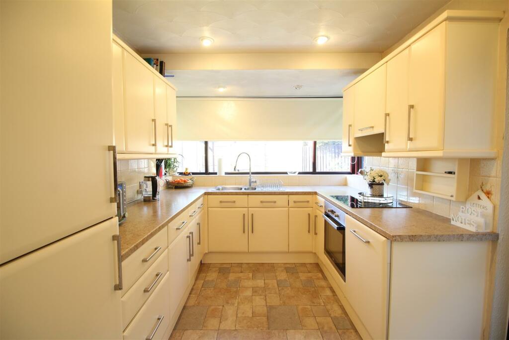 Additional property image - Park House Crescent, Low Moor, Bradford