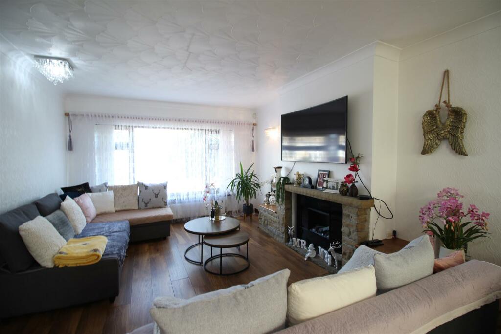 Additional property image - Park House Crescent, Low Moor, Bradford