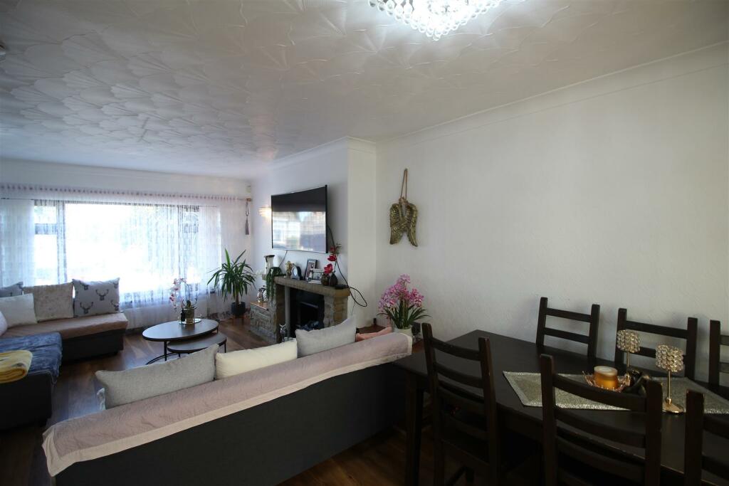 Additional property image - Park House Crescent, Low Moor, Bradford