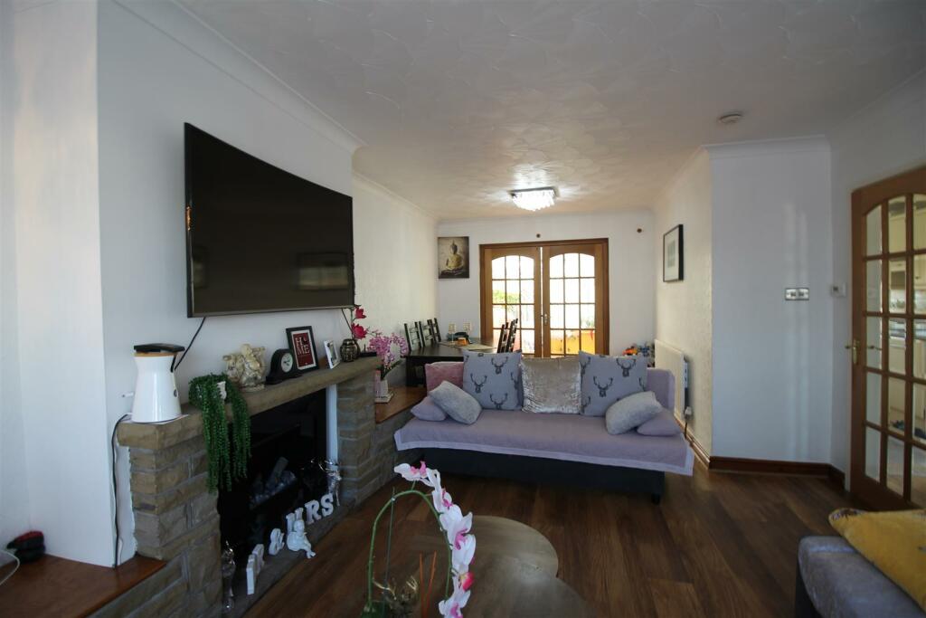 Additional property image - Park House Crescent, Low Moor, Bradford