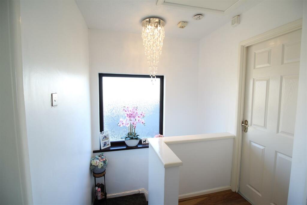Additional property image - Park House Crescent, Low Moor, Bradford