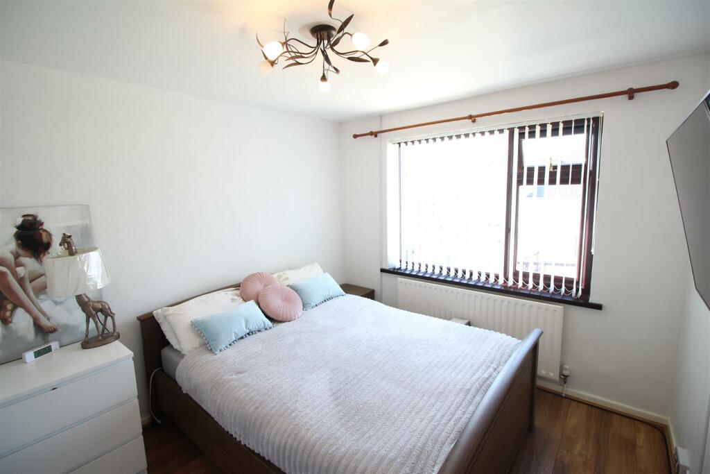 Additional property image - Park House Crescent, Low Moor, Bradford