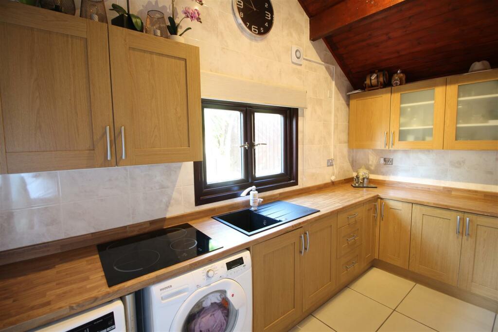 Additional property image - Park House Crescent, Low Moor, Bradford