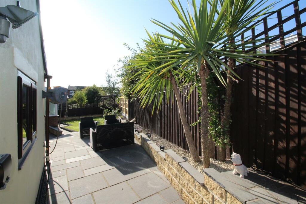 Additional property image - Park House Crescent, Low Moor, Bradford