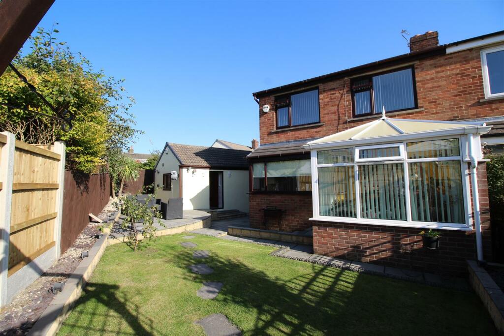 Additional property image - Park House Crescent, Low Moor, Bradford