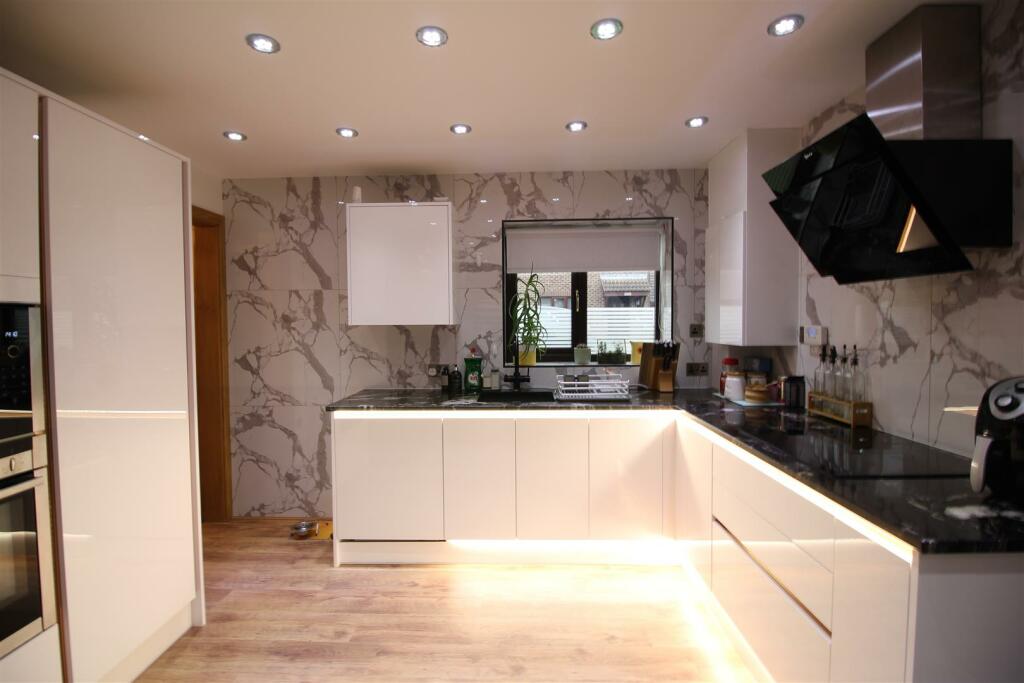 Additional property image - Cambrian Bar, Low Moor, Bradford