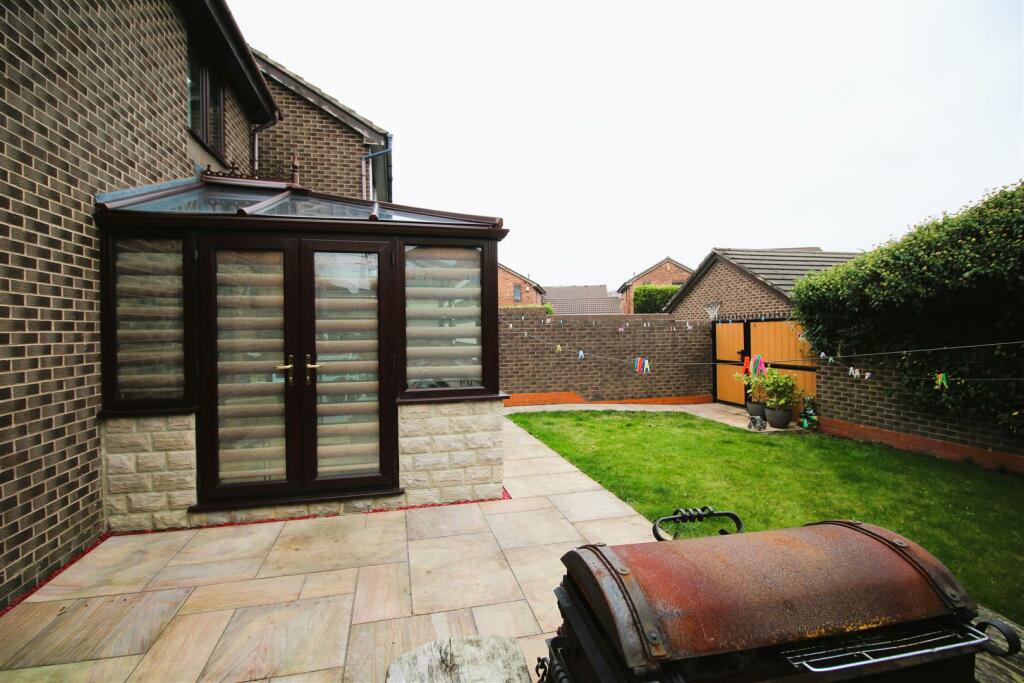 Additional property image - Cambrian Bar, Low Moor, Bradford