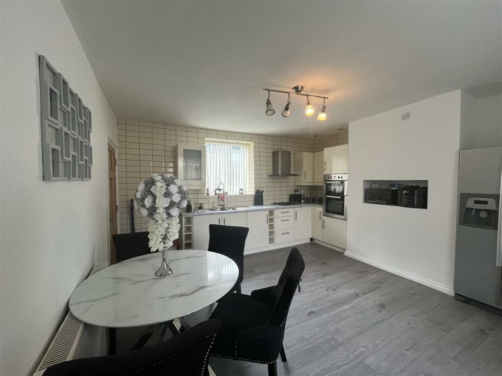 Additional property image - Speights Place, Bradford