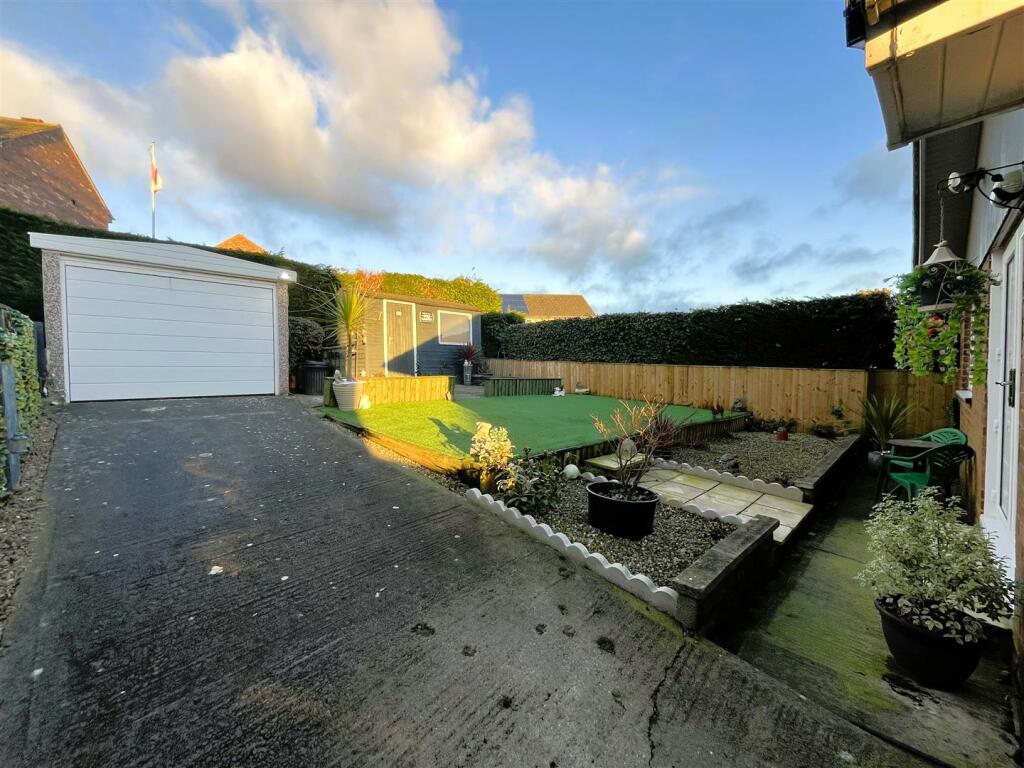 Additional property image - Shetcliffe Road, Bradford