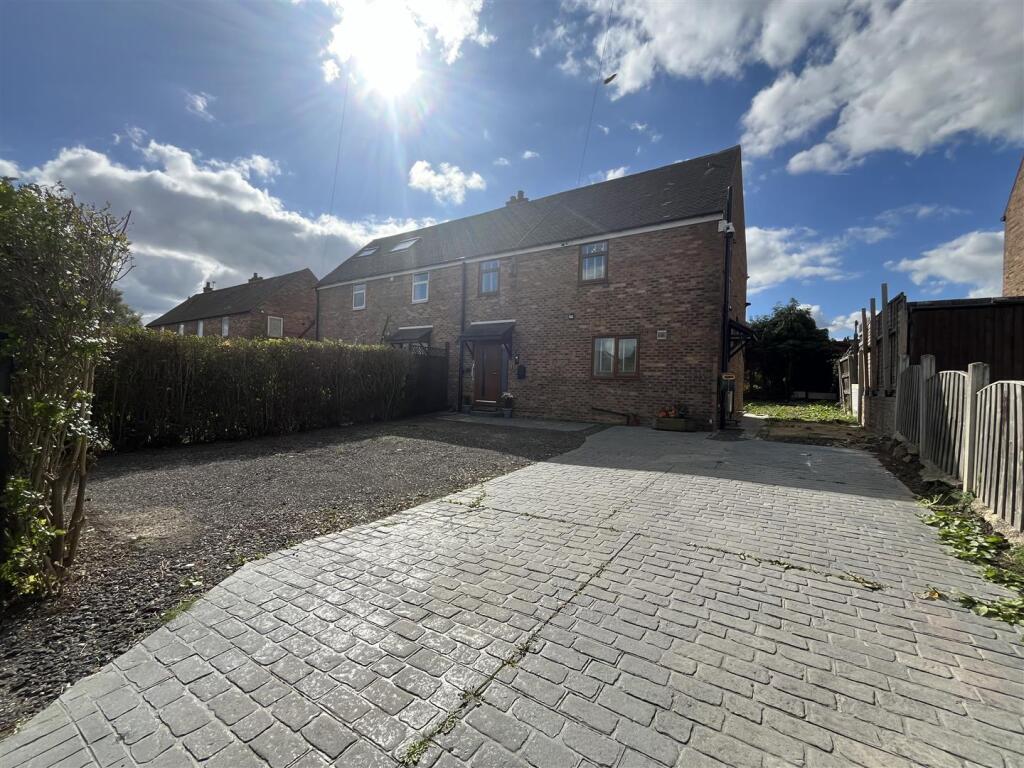 Main image of property: Birkenshaw Lane, Birkenshaw, Bradford