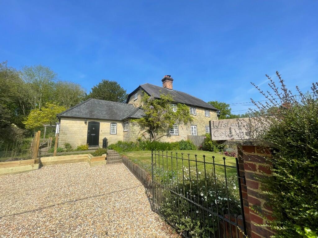 3 bedroom semidetached house for sale in Redbridge Lane, RH17