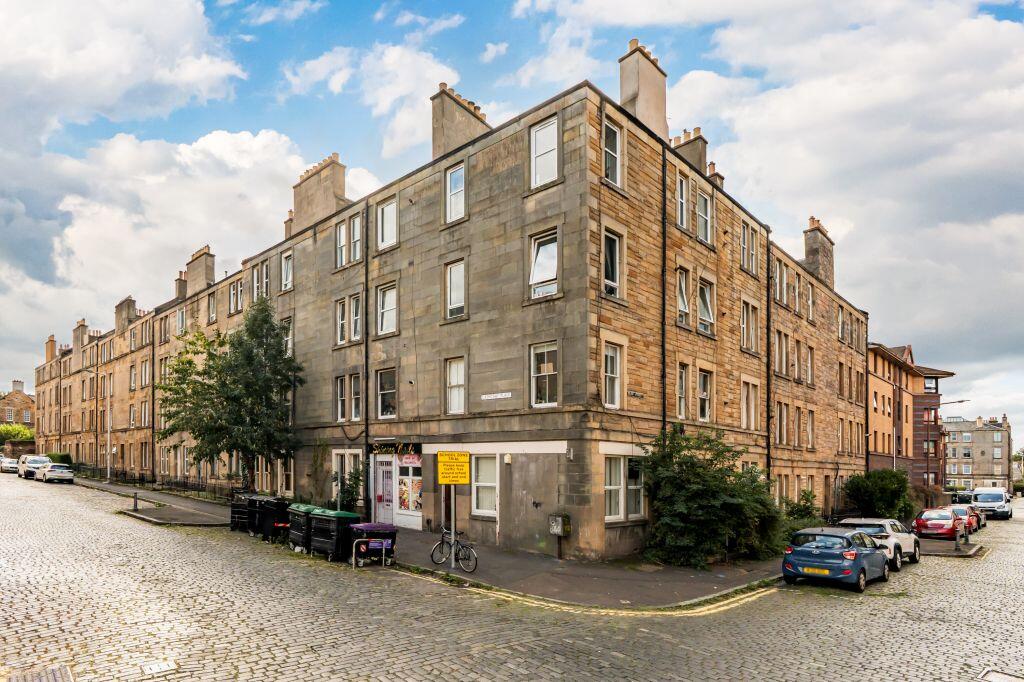 Main image of property: 28/8 Cathcart Place, Edinburgh, EH11 2HE