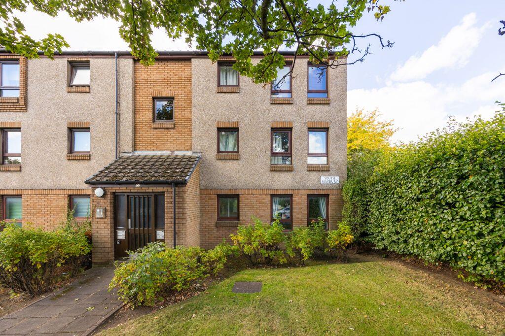 Main image of property: 17/2 South Maybury, Edinburgh, EH12 8NX