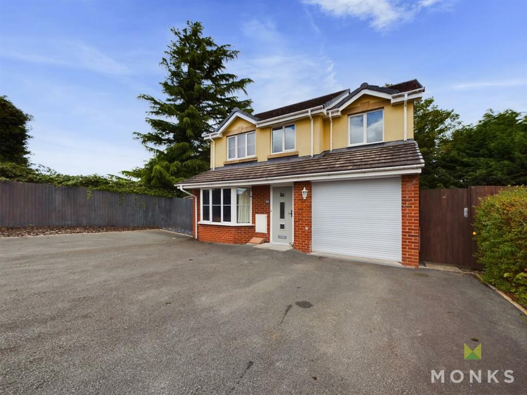 4 bedroom detached house for sale in Park Hafod, Four Crosses, SY22