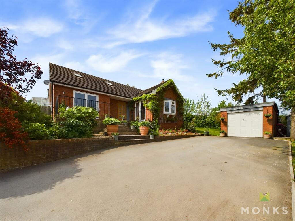 3 bedroom detached bungalow for sale in Rodney View, Llynclys, Oswestry