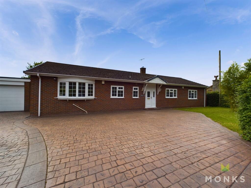 4 bedroom detached bungalow for sale in Castle Road, Chirk, Wrexham, LL14