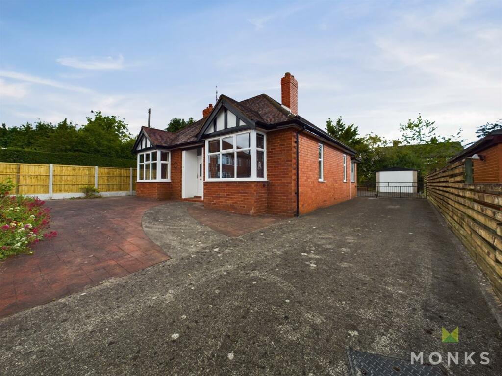 3 bedroom detached bungalow for sale in Oak Drive, Oswestry, SY11