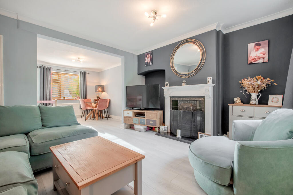 3 bedroom end of terrace house for sale in Upper Bridge Road, Chelmsford, CM2