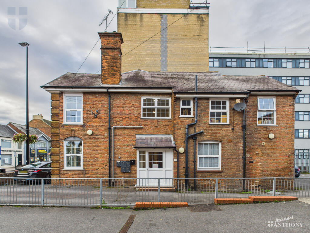 Main image of property: Flat 2, 45 Buckingham Street, Aylesbury, Bucks