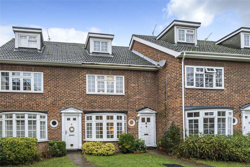 4 bedroom terraced house for sale in Gainsborough Court, WaltonOn