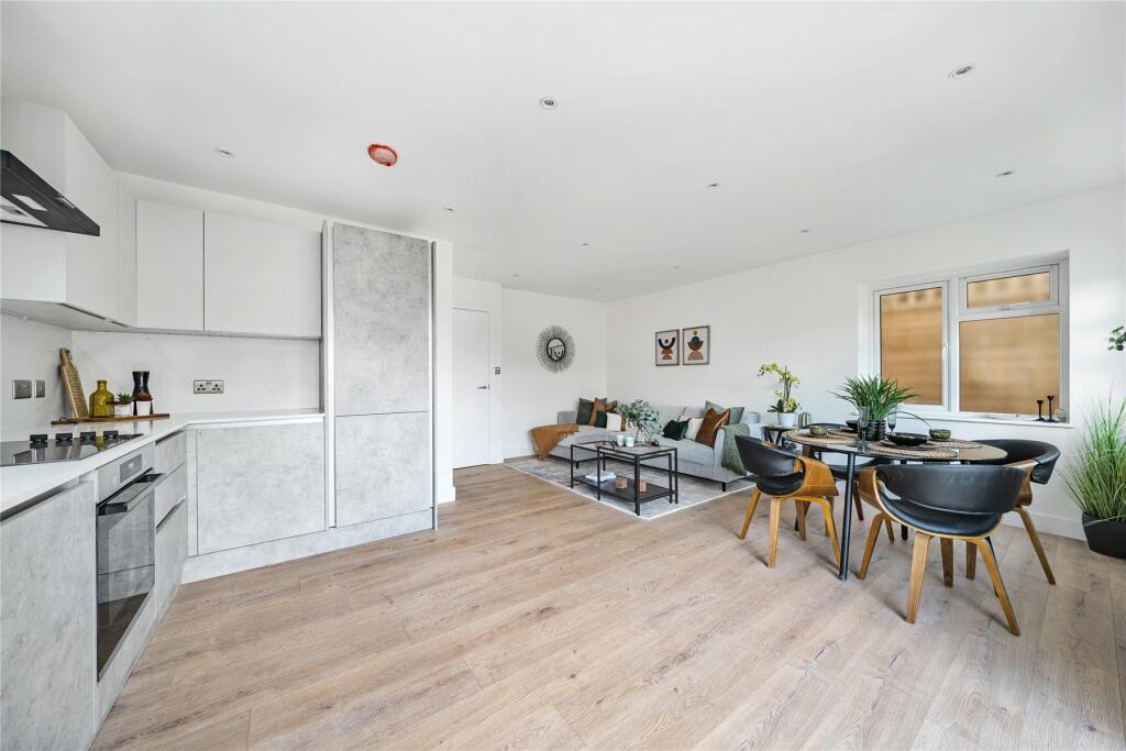 3 bedroom detached house for sale in Emerald Close, Bruce Avenue