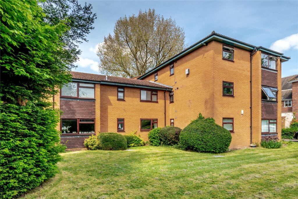 2 bedroom flat for sale in Wilton Lodge, Rydens Road, WaltonOnThames