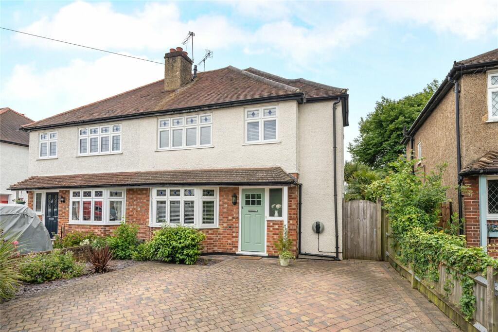 4 bedroom semidetached house for sale in Rydens Road, Walton On Thames
