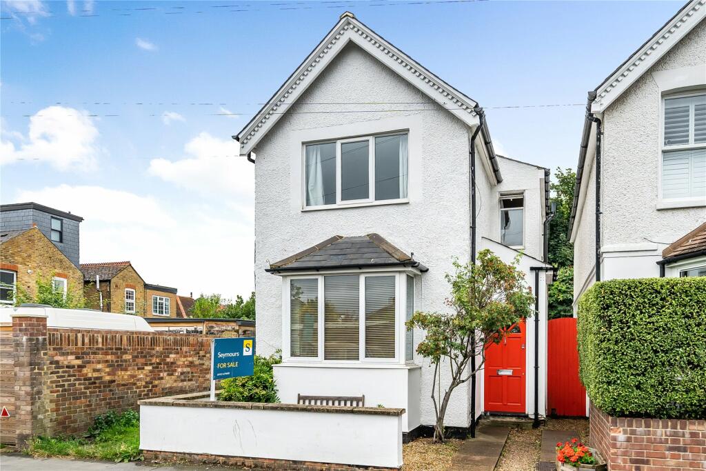 3 bedroom detached house for sale in Florence Road, WaltonOnThames