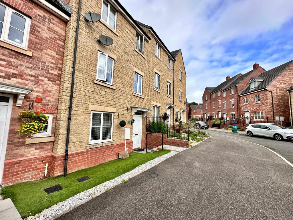 4 bedroom semidetached house for sale in Meadow Rise, Lydney, GL15