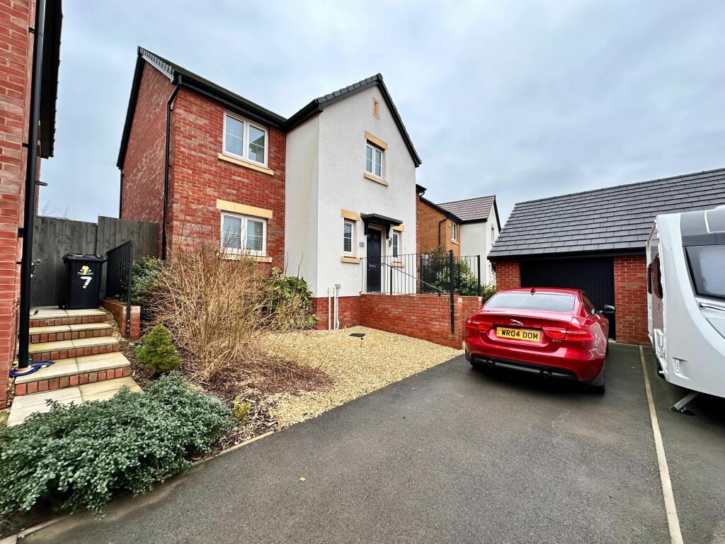 4 bedroom detached house for sale in Bayliss Close, Lydney, GL15