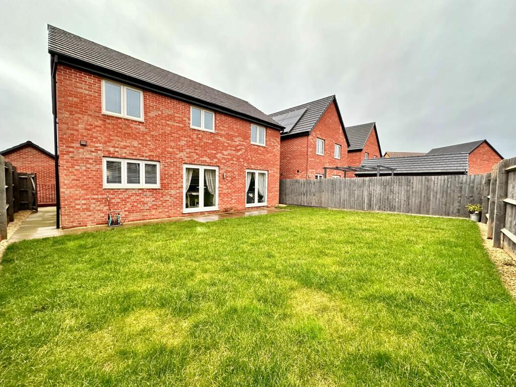 4 bedroom detached house for sale in Bayliss Close, Lydney, GL15