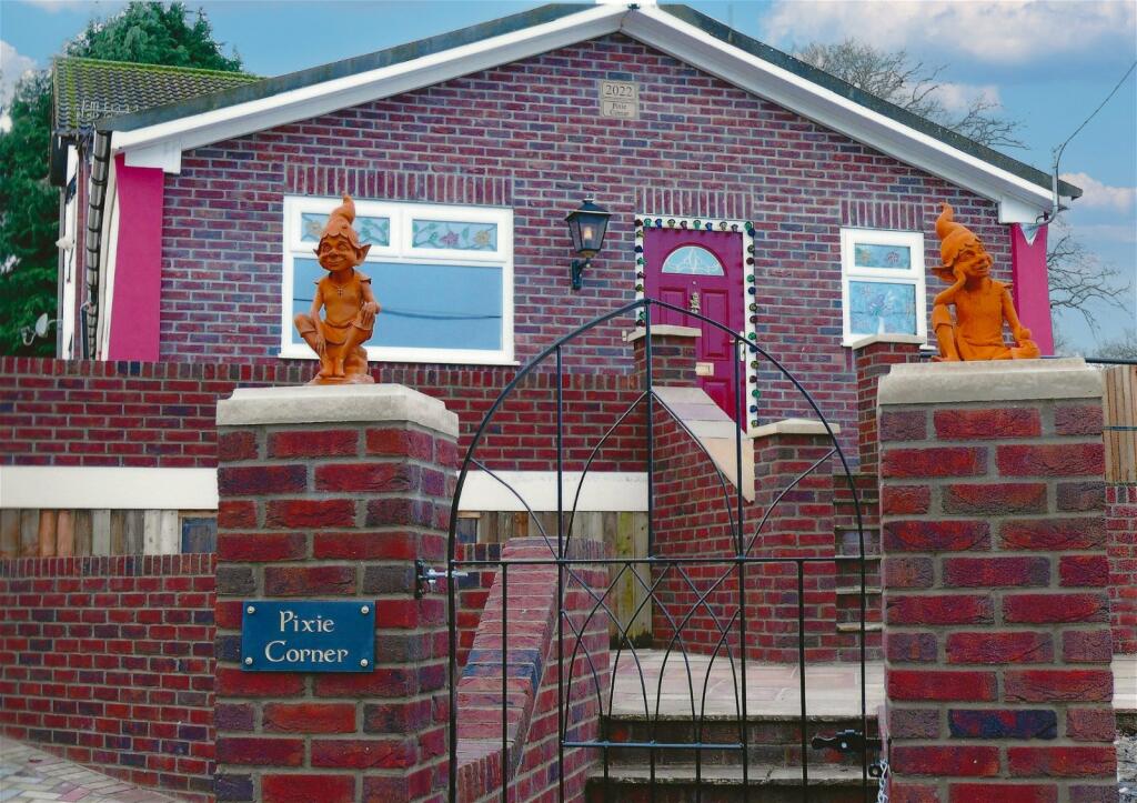 2 bedroom detached bungalow for sale in Heol Fargoed, Bargoed, CF81 8PQ