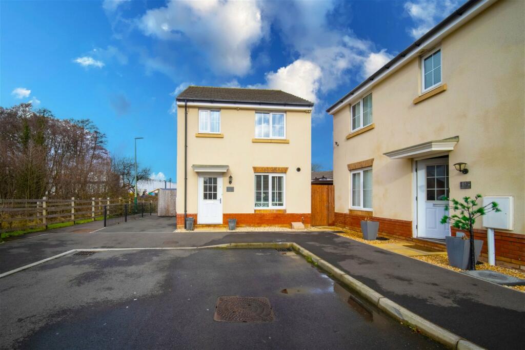 3 bedroom detached house for sale in Waun Draw, Caerphilly, CF83 3SL, CF83