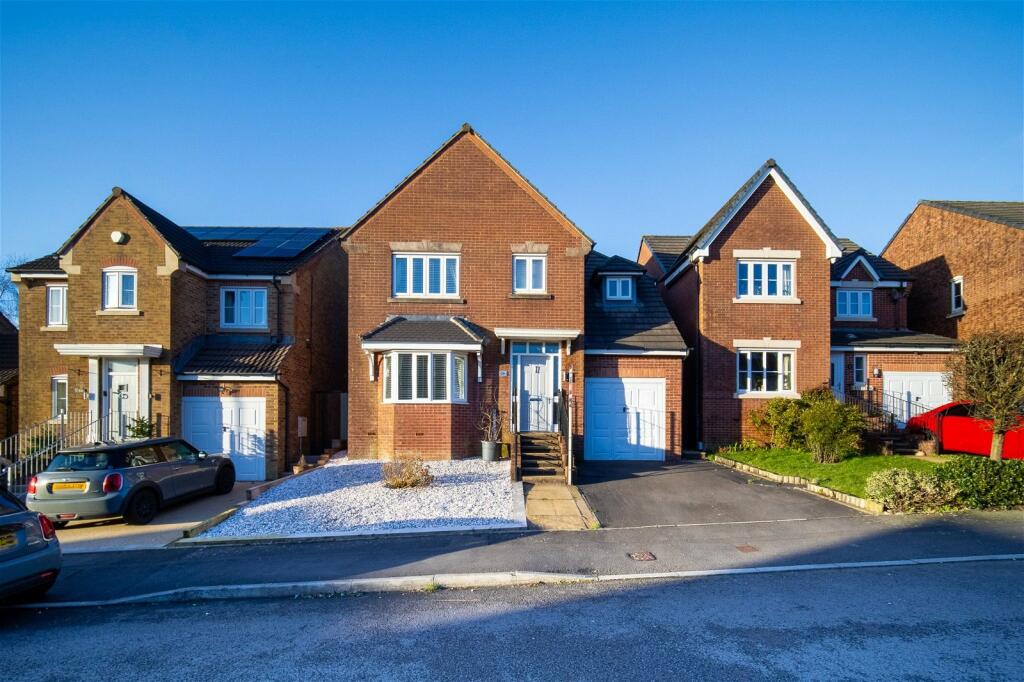 4 bedroom detached house for sale in Heol Cwarrel Clark, Caerphilly