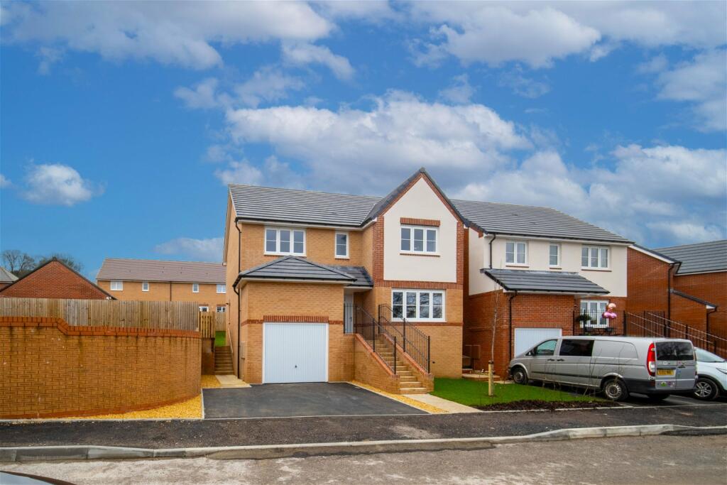 4 bedroom detached house for sale in De Clare Gardens, Caerphilly, Mid