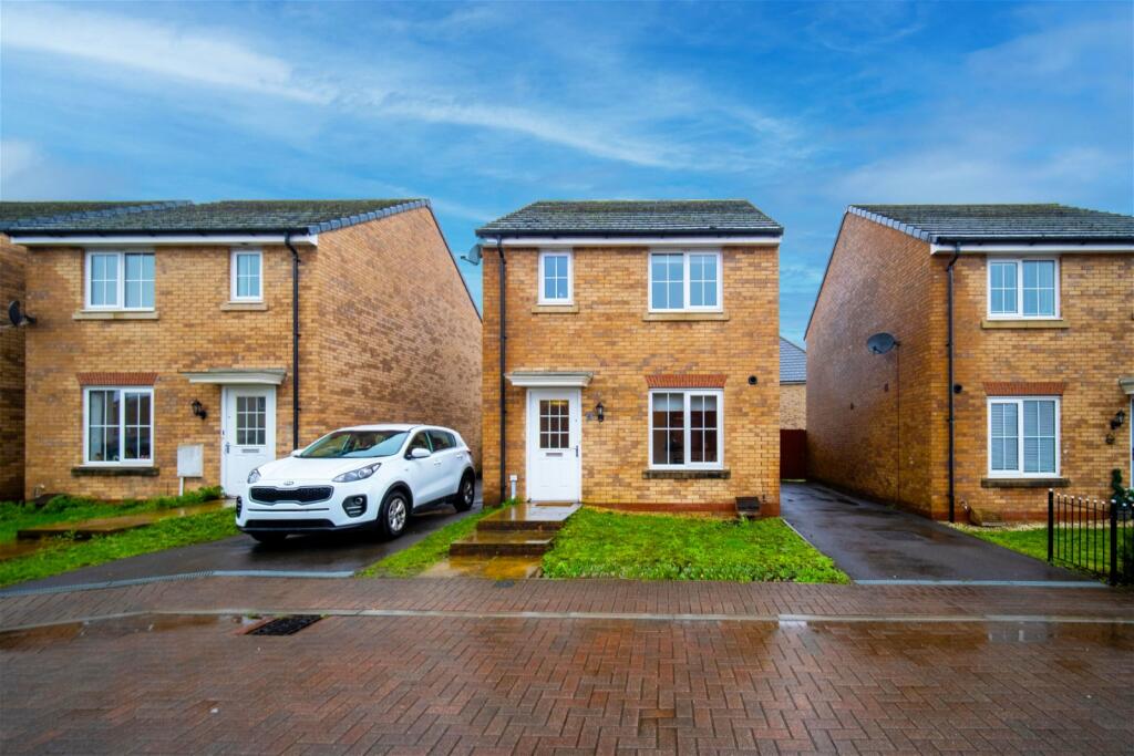 3 bedroom detached house for sale in Llwybr Y Coetir, Caerphilly, CF83 3SS, CF83