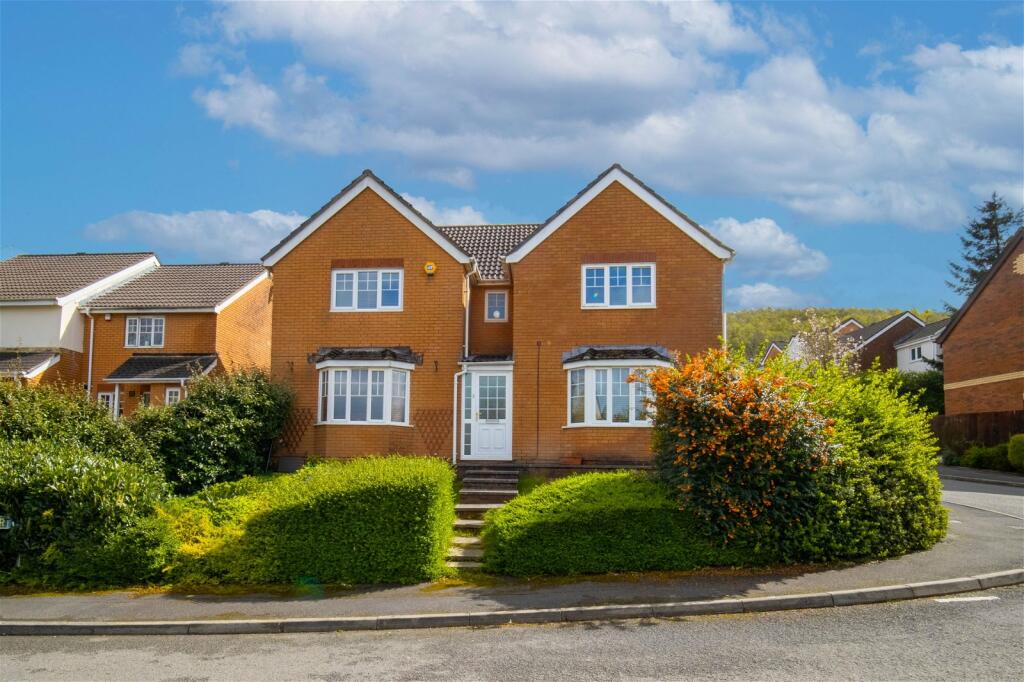 4 bedroom semidetached house for sale in Heol Ysgubor, Caerphilly