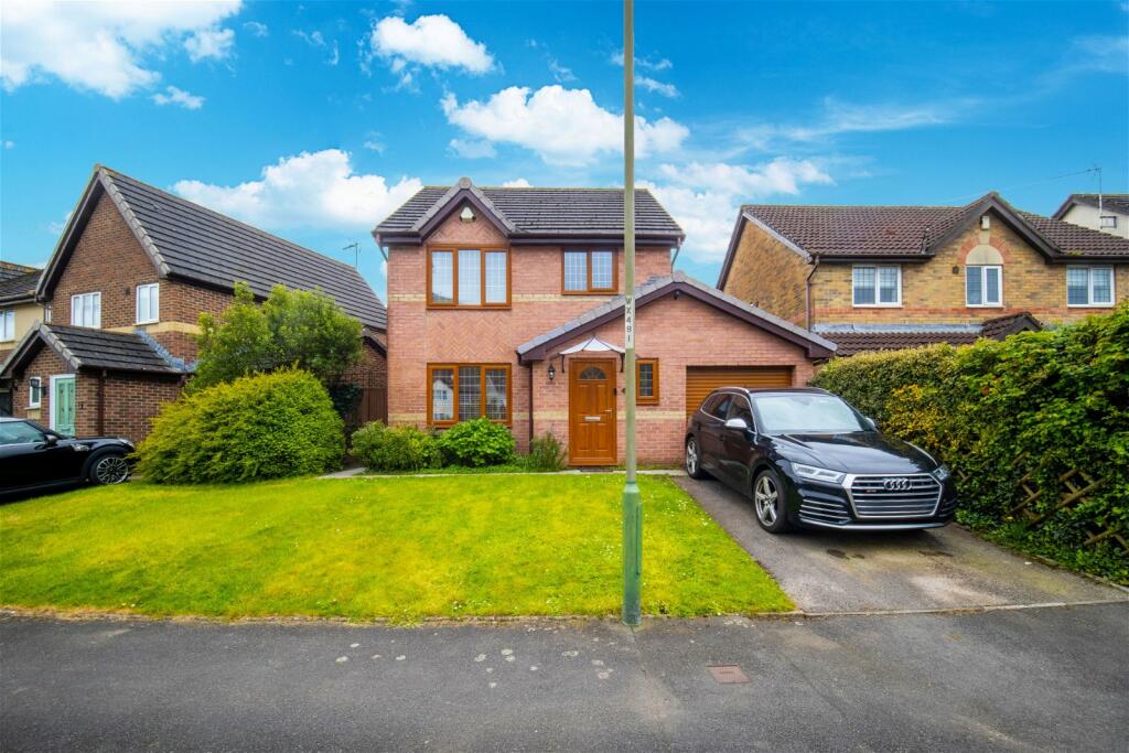 3 bedroom detached house for sale in Tyn Y Waun Road, Machen