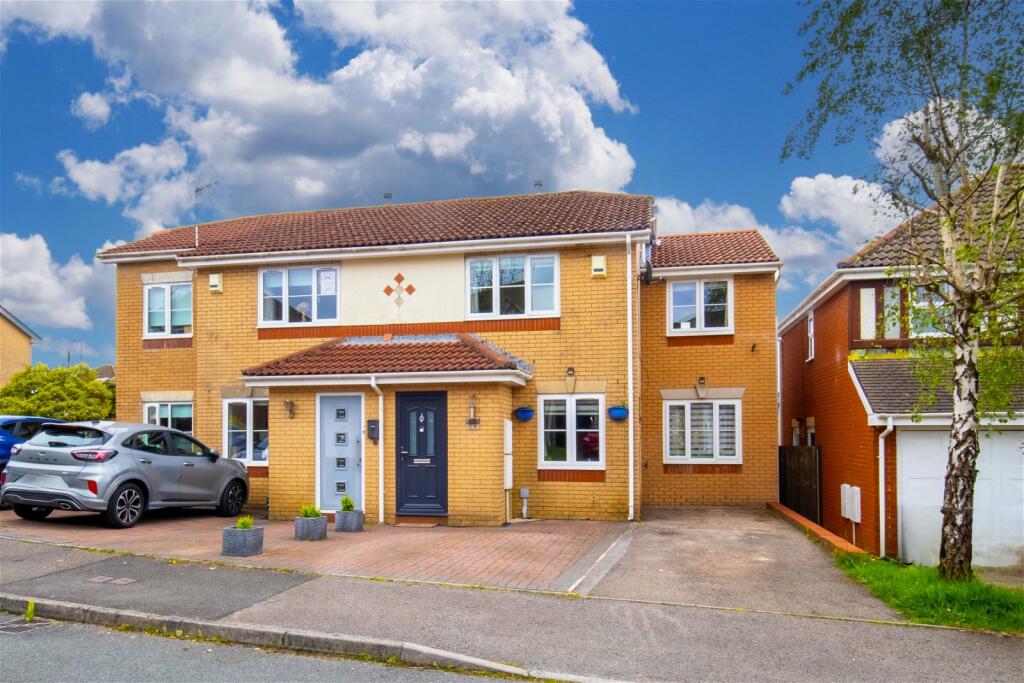 3 bedroom semidetached house for sale in Emanuel Close, Castle View