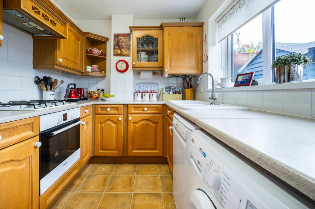 Additional property image - Meadow Way, Caerphilly, CF83 1TQ